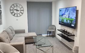Classic 2 Bed Apartment In Oldkent Road